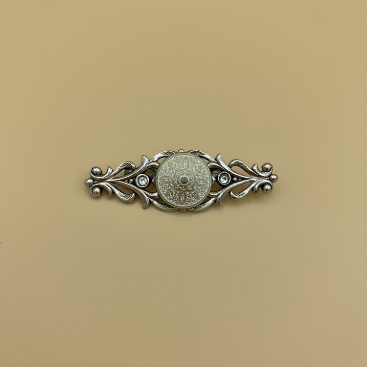 Anstecknadel "3" Detail